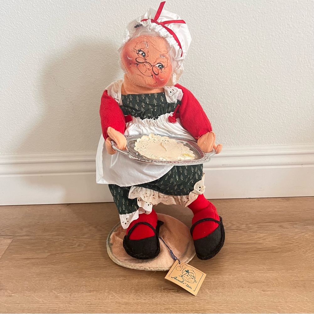 Large Vintage 1992 Annalee Doll Mrs. Clause Holding Silver Tray 16.5” Christmas